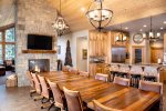 Lone Pine Lodge, Gorgeous Dining Room with Fireplace and TV